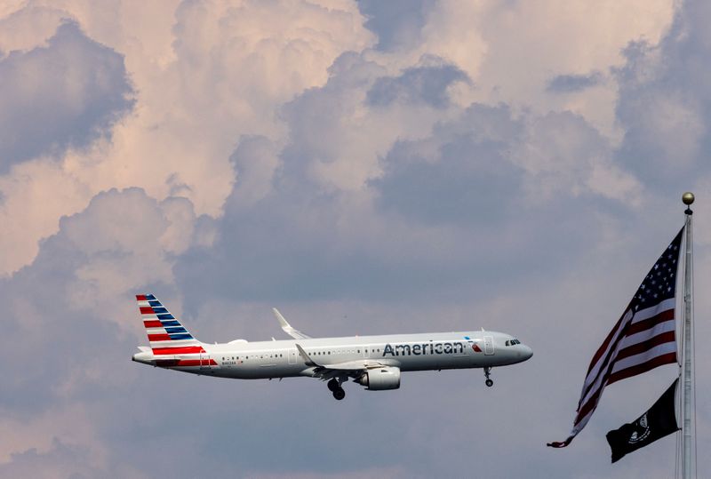 Airlines, planemakers oppose credit card fee crackdown that could imperil free flight offers